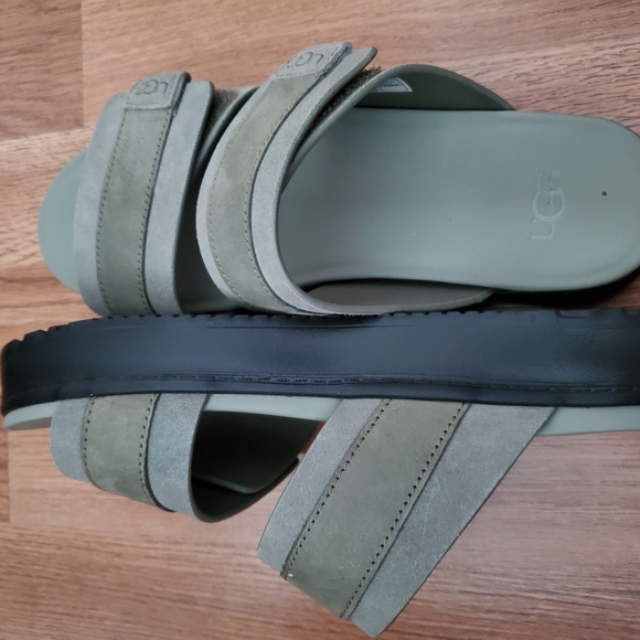 UGG Black Sole Sandals - Picture 3 of 7